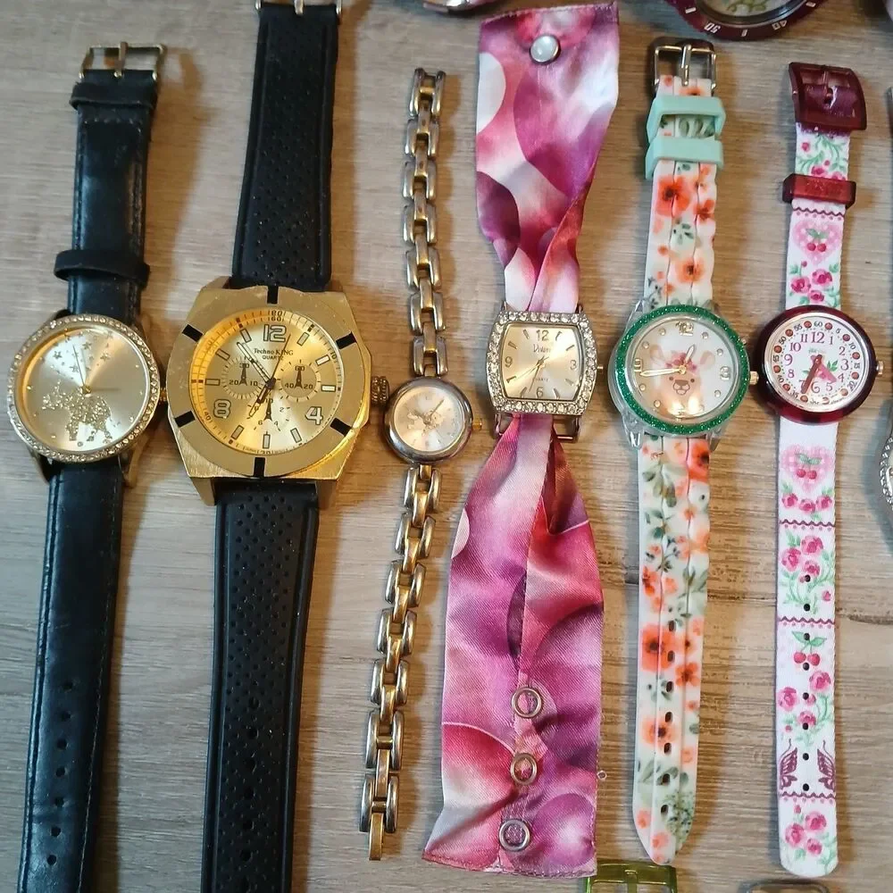 Huge Watch Lot of 40+ Mixed Brands Vintage & Modern Parts/Repair Untested-Box D3